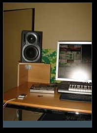 left speaker  » Click to zoom ->